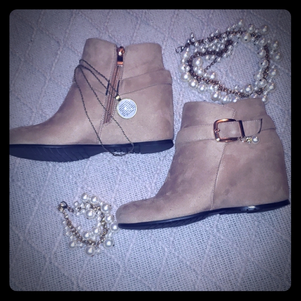 NWOT Super cute booties